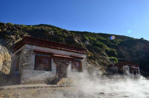 熱氣騰騰的日多溫泉（圖片來源于網(wǎng)絡(luò)）