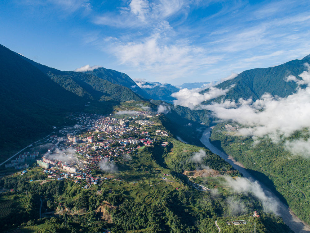 那山·那路·那城--訪“全國最后通公路的縣”墨脫