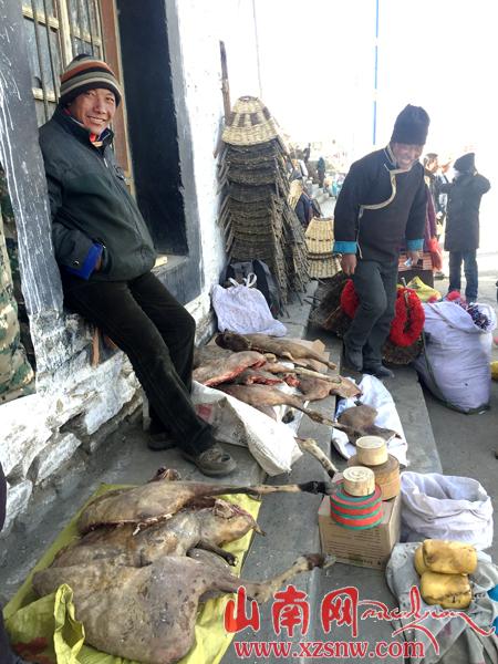 貢嘎縣杰德秀鎮(zhèn)魯康商業(yè)街上的年味（組圖）